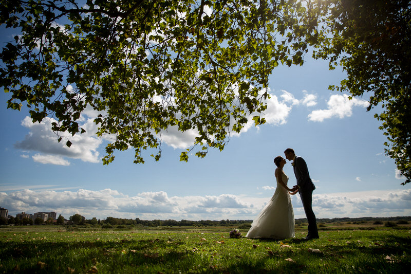 Wat kost een trouwfotograaf? - bruidspaar in Den Bosch